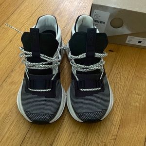 Brand new on cloud “cloudnova” shoe. Never worn - just didn’t fit right on me.